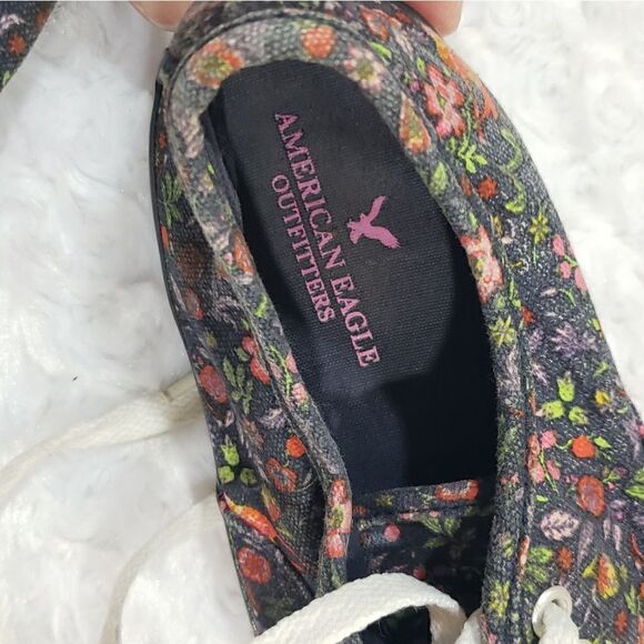 American Eagle size 6 sneaker with floral wildflowers and bird print 🐦 🌼 - Picture 9 of 10